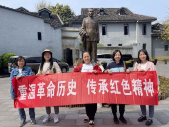 重溫革命歷史，傳承紅巖精神